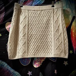 Cream colored knit h and m mini skirt, size L